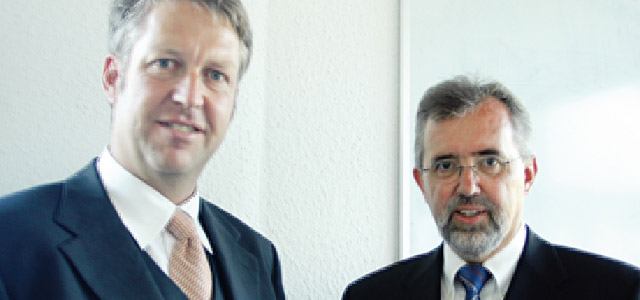 Porträt von Dr.-Ing. J.G. Wünning (l) und Dr. G. Schönfelder (r)